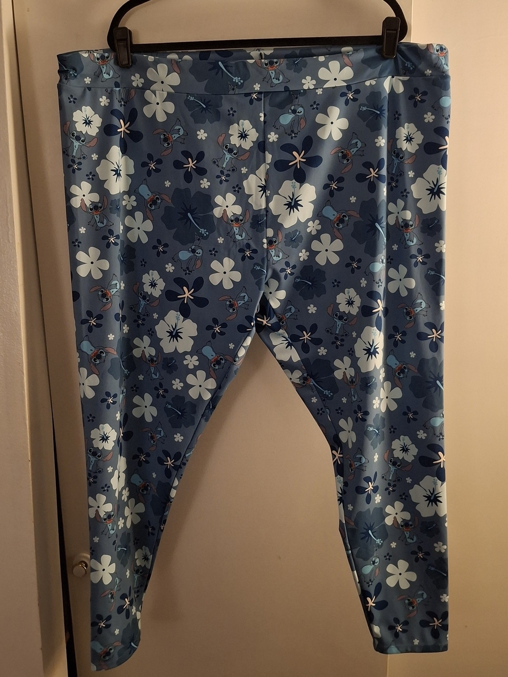 Disney Women's Blue And White Floral Cartoon Stitch Leggings